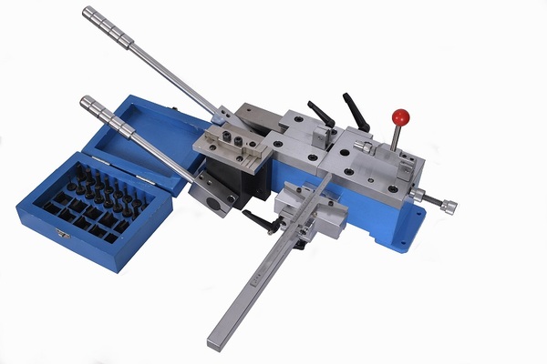 Manual precision bender 